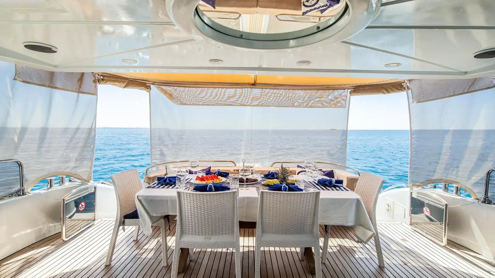 L ESTATE YACHT
